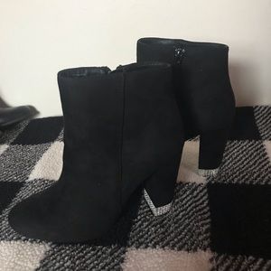 Must have booties . Never worn 4” heel
